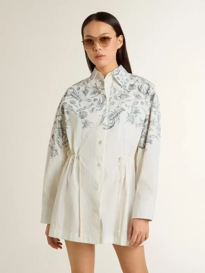 Abito corto da donna in cotone a righe bianche con stampa blu marino