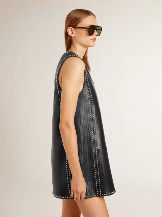 Abito da donna in nappa nera con borchie