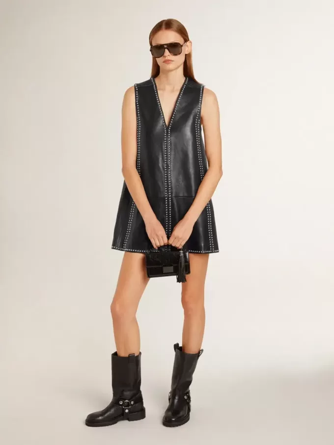 Abito da donna in nappa nera con borchie