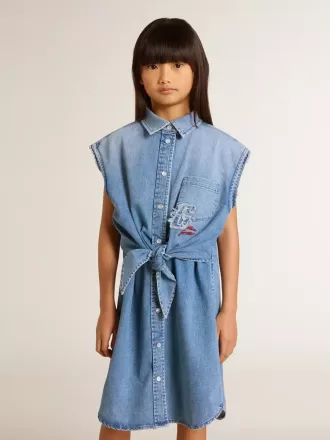 Abito in denim da bambina con nodo frontale e ricami