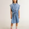 Abito in denim da bambina con nodo frontale e ricami Abito in denim da bambina con nodo frontale e ricami