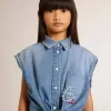 Abito in denim da bambina con nodo frontale e ricami Abito in denim da bambina con nodo frontale e ricami