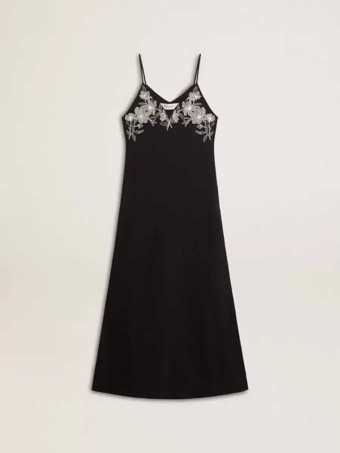 Abito nero da donna con ricami