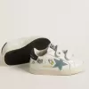 Baby School in nappa bianca con stella in pelle scamosciata azzurra e motivo tennis