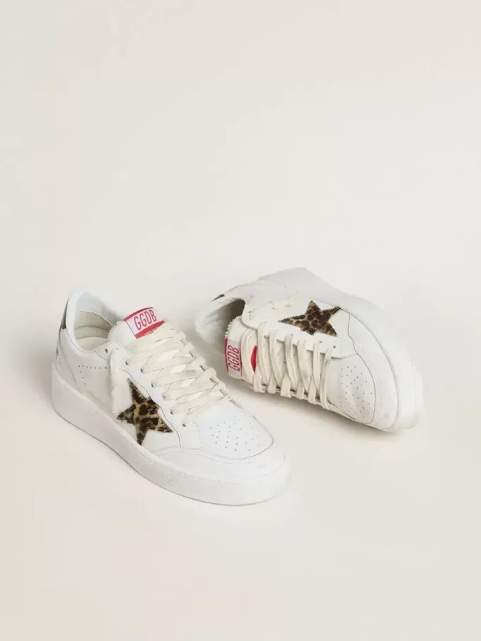 Ball Star con stella in pelle di cavallino leopardata e linguetta sul tallone in pelle laminata nera