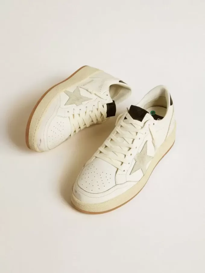 Ball Star con stella in pelle scamosciata grigio ghiaccio e linguetta sul tallone in pelle nera lucida