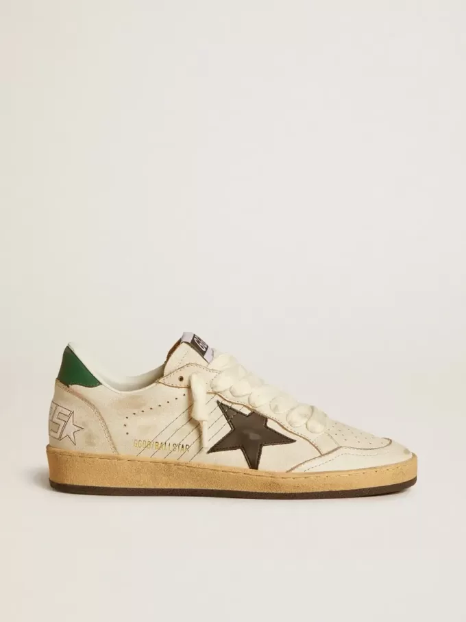 Ball Star da donna con stella in pelle nera e linguetta sul tallone in pelle verde Ball Star da donna con stella in pelle nera e linguetta sul tallone in pelle verde