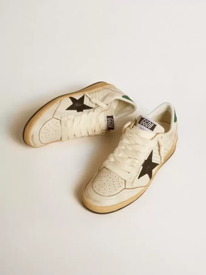 Ball Star da donna con stella in pelle nera e linguetta sul tallone in pelle verde Ball Star da donna con stella in pelle nera e linguetta sul tallone in pelle verde