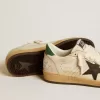 Ball Star da donna con stella in pelle nera e linguetta sul tallone in pelle verde Ball Star da donna con stella in pelle nera e linguetta sul tallone in pelle verde