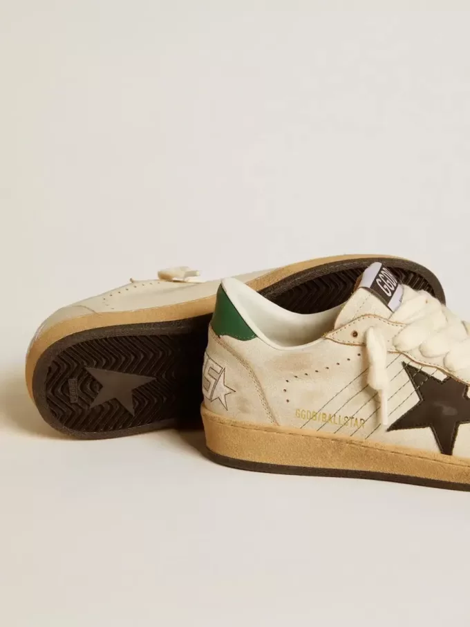 Ball Star da donna con stella in pelle nera e linguetta sul tallone in pelle verde Ball Star da donna con stella in pelle nera e linguetta sul tallone in pelle verde