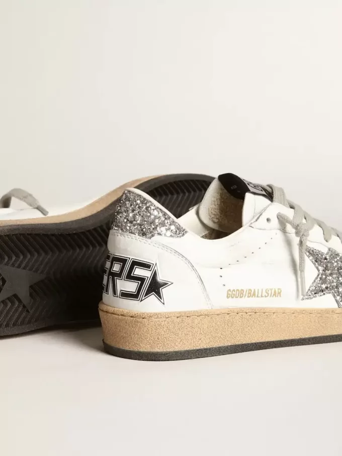 Ball Star da donna in nappa con stella bianca e linguetta glitterata sul tallone Ball Star da donna in nappa con stella bianca e linguetta glitterata sul tallone