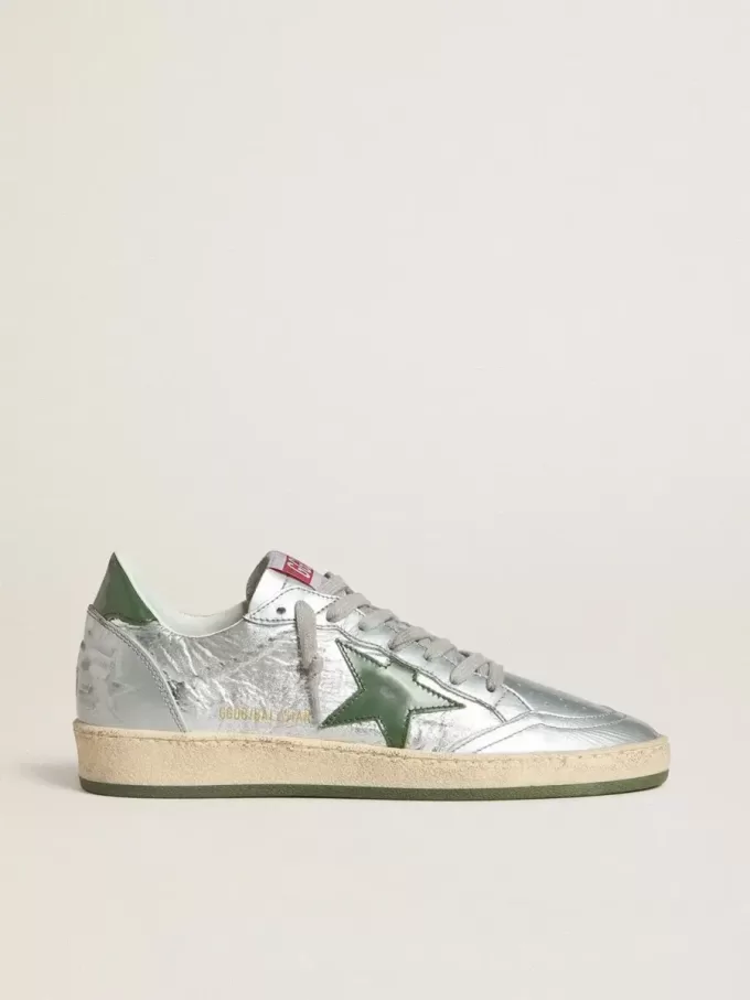 Ball Star da donna in nylon argentato con stella e linguetta sul tallone in pelle verde Ball Star da donna in nylon argentato con stella e linguetta sul tallone in pelle verde