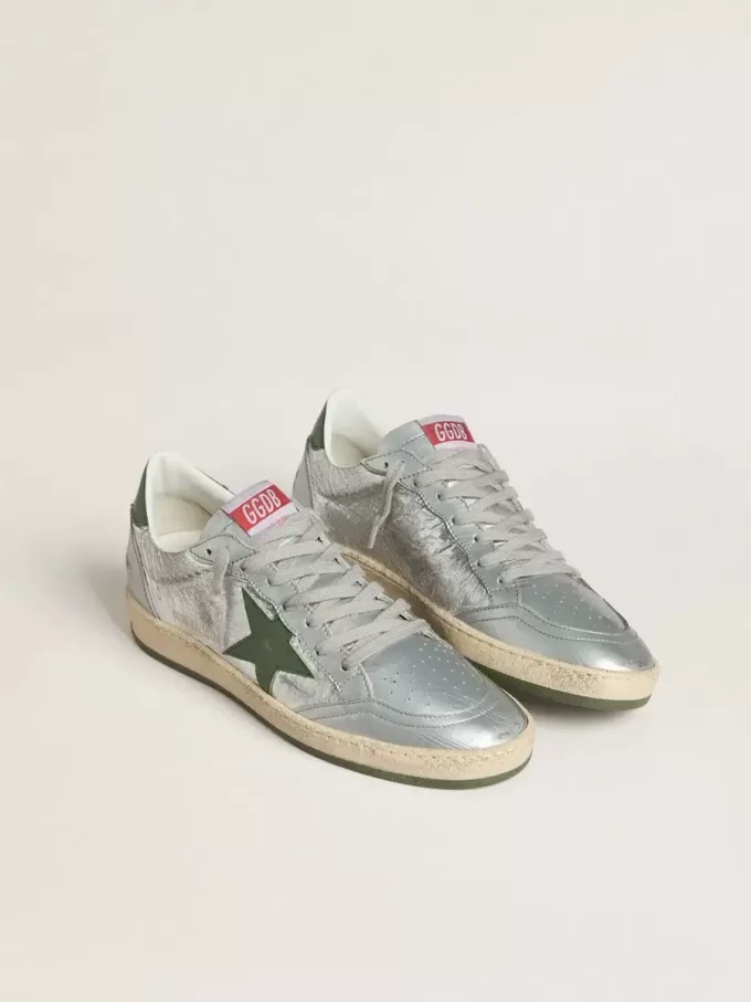Ball Star da donna in nylon argentato con stella e linguetta sul tallone in pelle verde Ball Star da donna in nylon argentato con stella e linguetta sul tallone in pelle verde