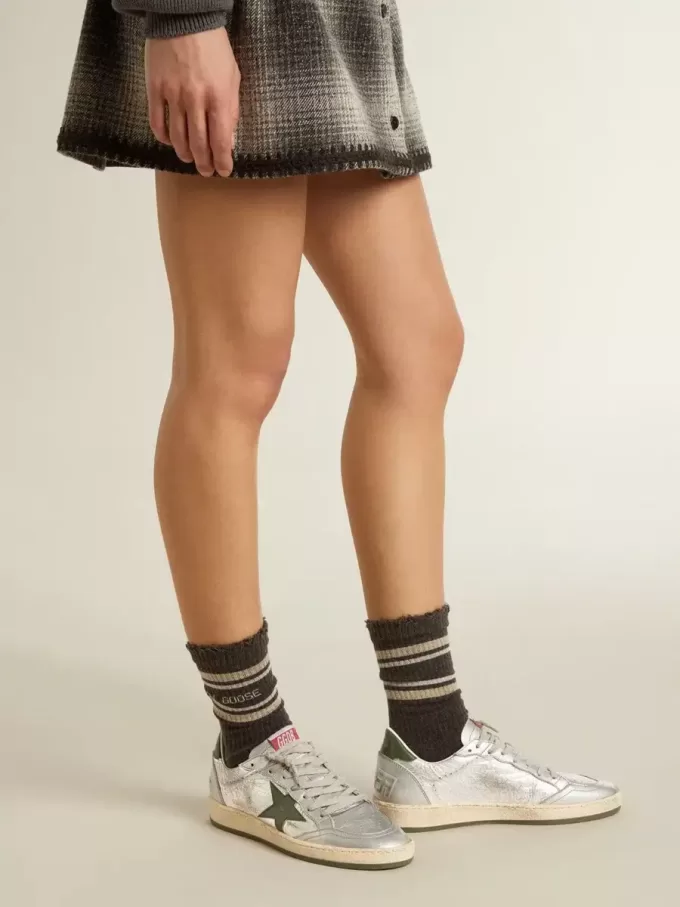 Ball Star da donna in nylon argentato con stella e linguetta sul tallone in pelle verde Ball Star da donna in nylon argentato con stella e linguetta sul tallone in pelle verde