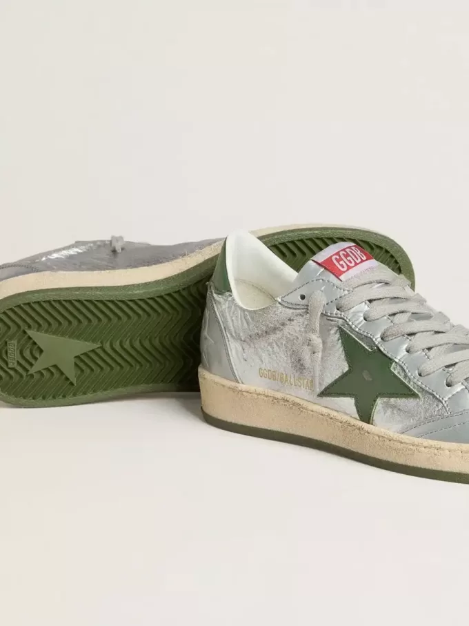 Ball Star da donna in nylon argentato con stella e linguetta sul tallone in pelle verde Ball Star da donna in nylon argentato con stella e linguetta sul tallone in pelle verde
