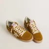 Ball Star da donna in pelle scamosciata con stella in pelle beige e linguetta sul tallone in pelle di cavallino Ball Star da donna in pelle scamosciata con stella in pelle beige e linguetta sul tallone in pelle di cavallino