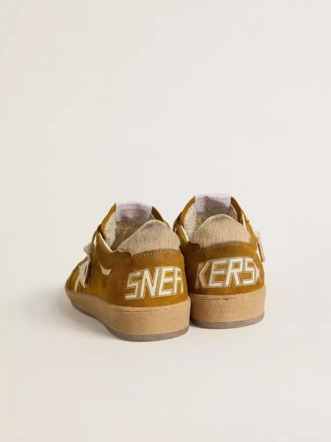 Ball Star da donna in pelle scamosciata con stella in pelle beige e linguetta sul tallone in pelle di cavallino Ball Star da donna in pelle scamosciata con stella in pelle beige e linguetta sul tallone in pelle di cavallino