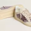 Ball Star da donna in pelle scamosciata lilla con stella in pelle bordeaux e linguetta sul tallone in pelle scamosciata lilla Ball Star da donna in pelle scamosciata lilla con stella in pelle bordeaux e linguetta sul tallone in pelle scamosciata lilla
