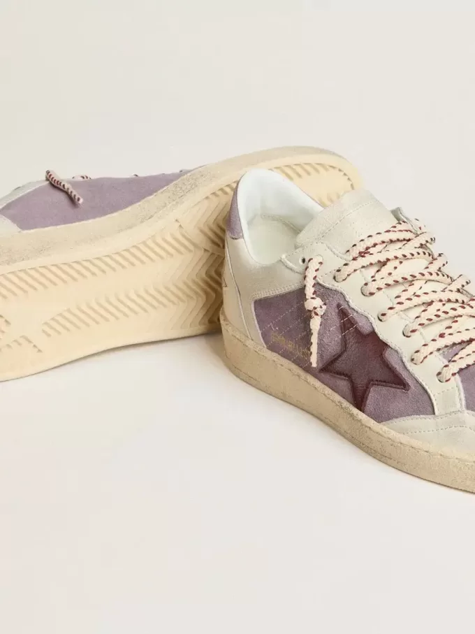 Ball Star da donna in pelle scamosciata lilla con stella in pelle bordeaux e linguetta sul tallone in pelle scamosciata lilla Ball Star da donna in pelle scamosciata lilla con stella in pelle bordeaux e linguetta sul tallone in pelle scamosciata lilla