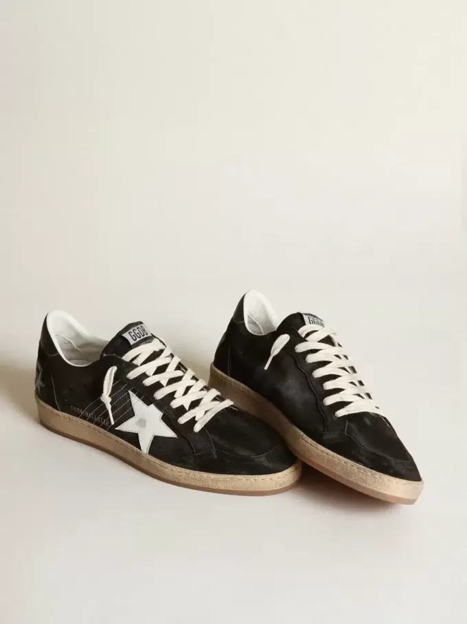 Ball Star da donna in pelle scamosciata nera con stella in pelle bianca Ball Star da donna in pelle scamosciata nera con stella in pelle bianca