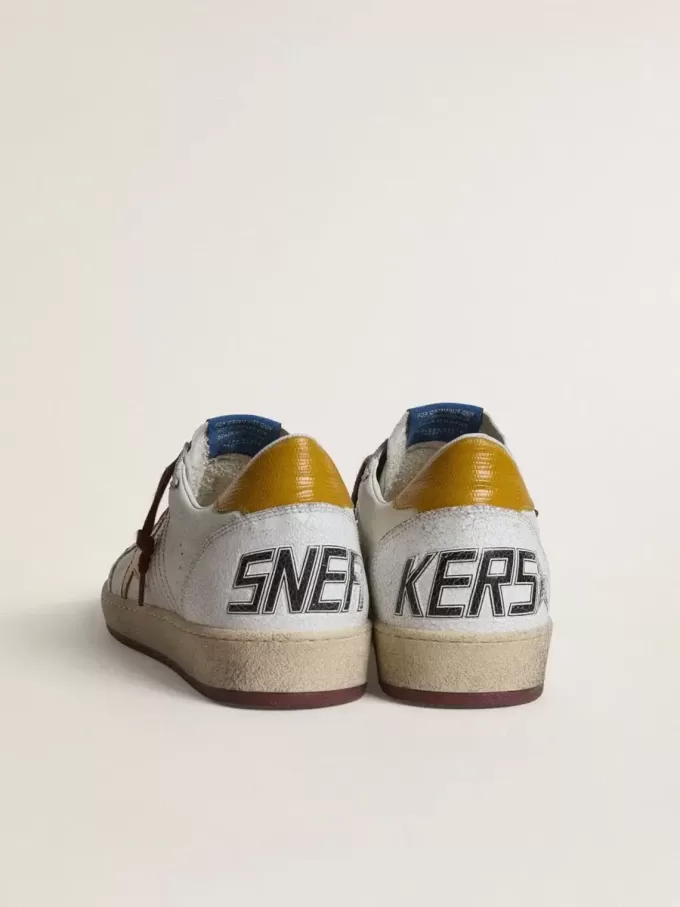 Ball Star da uomo in pelle nappa bianca con stella e linguetta sul tallone in pelle gialla con stampa animalier