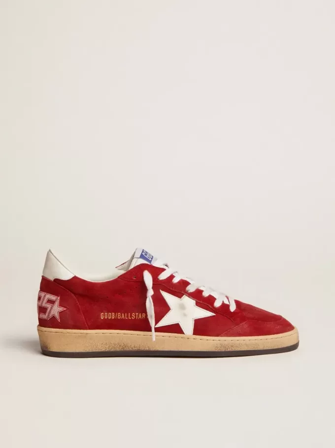 Ball Star da uomo in pelle scamosciata rosso scuro con stella bianca e linguetta sul tallone Ball Star da uomo in pelle scamosciata rosso scuro con stella bianca e linguetta sul tallone