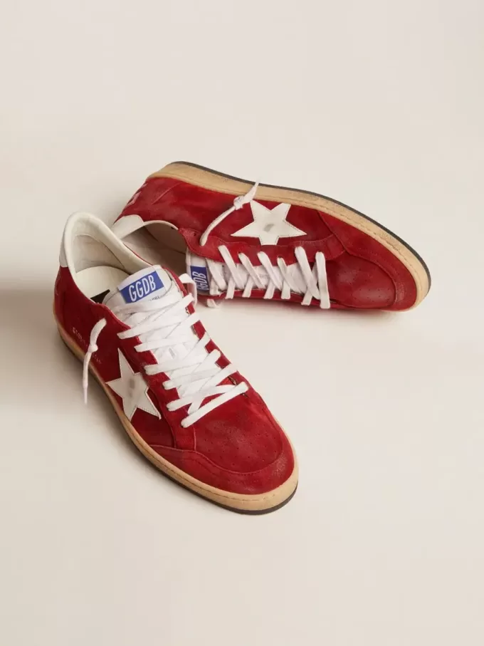 Ball Star da uomo in pelle scamosciata rosso scuro con stella bianca e linguetta sul tallone Ball Star da uomo in pelle scamosciata rosso scuro con stella bianca e linguetta sul tallone