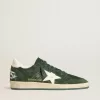 Ball Star da uomo in pelle scamosciata verde con stella e linguetta sul tallone in pelle bianca Ball Star da uomo in pelle scamosciata verde con stella e linguetta sul tallone in pelle bianca
