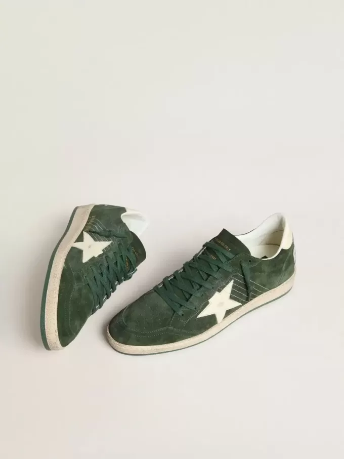 Ball Star da uomo in pelle scamosciata verde con stella e linguetta sul tallone in pelle bianca Ball Star da uomo in pelle scamosciata verde con stella e linguetta sul tallone in pelle bianca