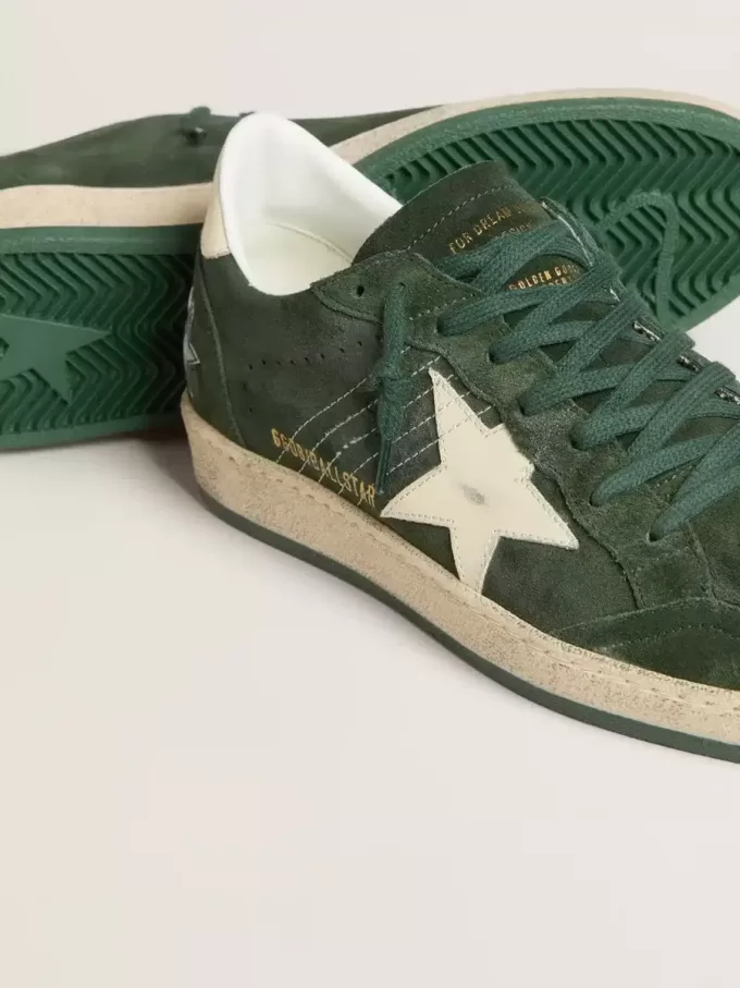 Ball Star da uomo in pelle scamosciata verde con stella e linguetta sul tallone in pelle bianca Ball Star da uomo in pelle scamosciata verde con stella e linguetta sul tallone in pelle bianca