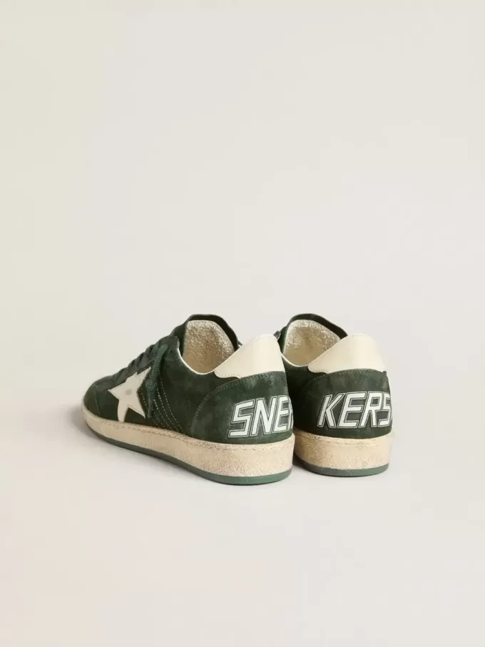 Ball Star da uomo in pelle scamosciata verde con stella e linguetta sul tallone in pelle bianca Ball Star da uomo in pelle scamosciata verde con stella e linguetta sul tallone in pelle bianca
