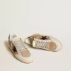 Ball Star in nabuk e nappa beige con stella in cristallo Swarovski nero