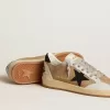 Ball Star in nabuk e nappa beige con stella in cristallo Swarovski nero