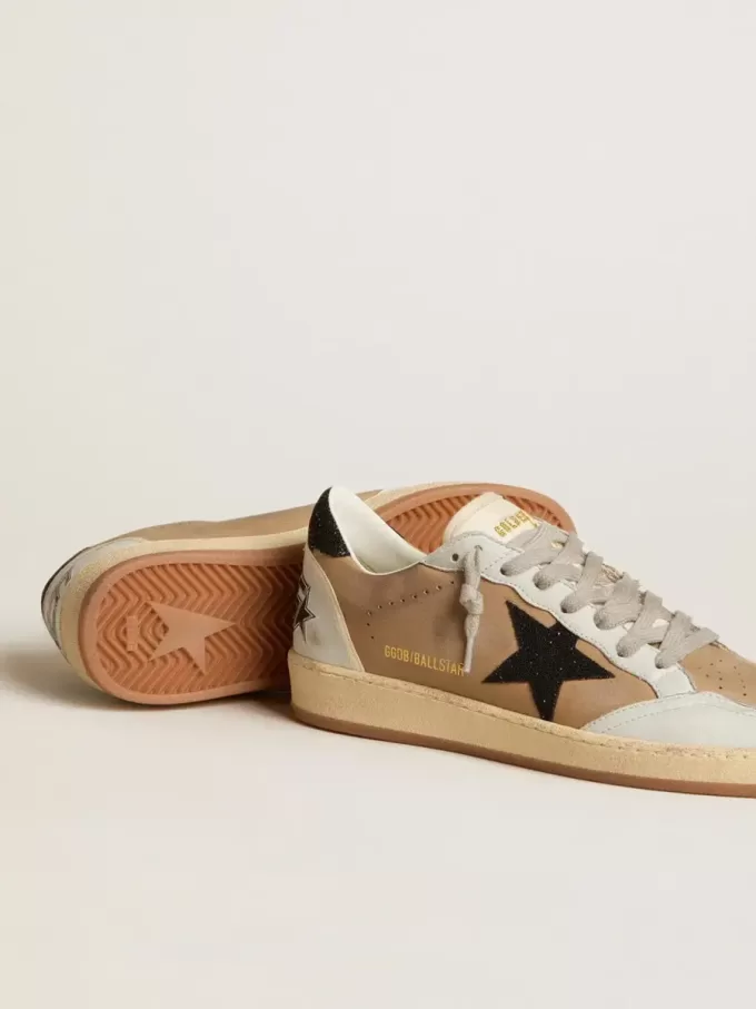 Ball Star in nabuk e nappa beige con stella in cristallo Swarovski nero