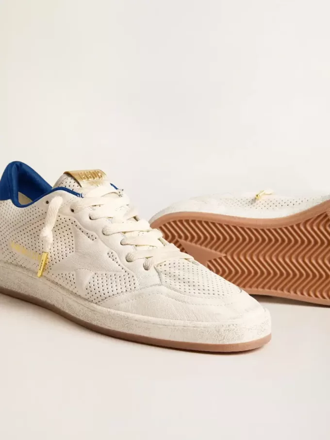 Ball Star in nappa traforata con stella bianca e linguetta sul tallone in nylon blu Ball Star in nappa traforata con stella bianca e linguetta sul tallone in nylon blu