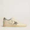 Ball Star in pelle nappa con stella e linguetta sul tallone in pelle scamosciata grigia Ball Star in pelle nappa con stella e linguetta sul tallone in pelle scamosciata grigia