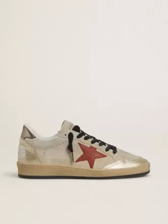 Ball Star in pelle scamosciata beige con stella in pelle rossa e linguetta sul tallone in pelle metallizzata color bronzo Ball Star in pelle scamosciata beige con stella in pelle rossa e linguetta sul tallone in pelle metallizzata color bronzo