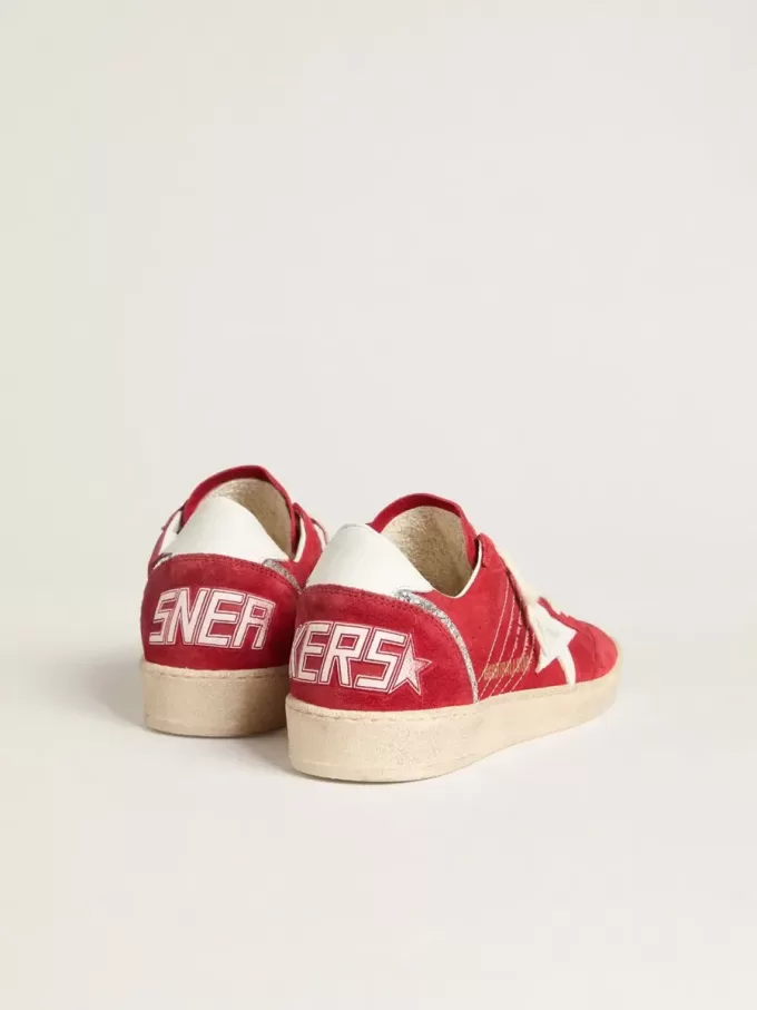 Ball Star in pelle scamosciata rossa con stella e linguetta sul tallone in pelle bianca