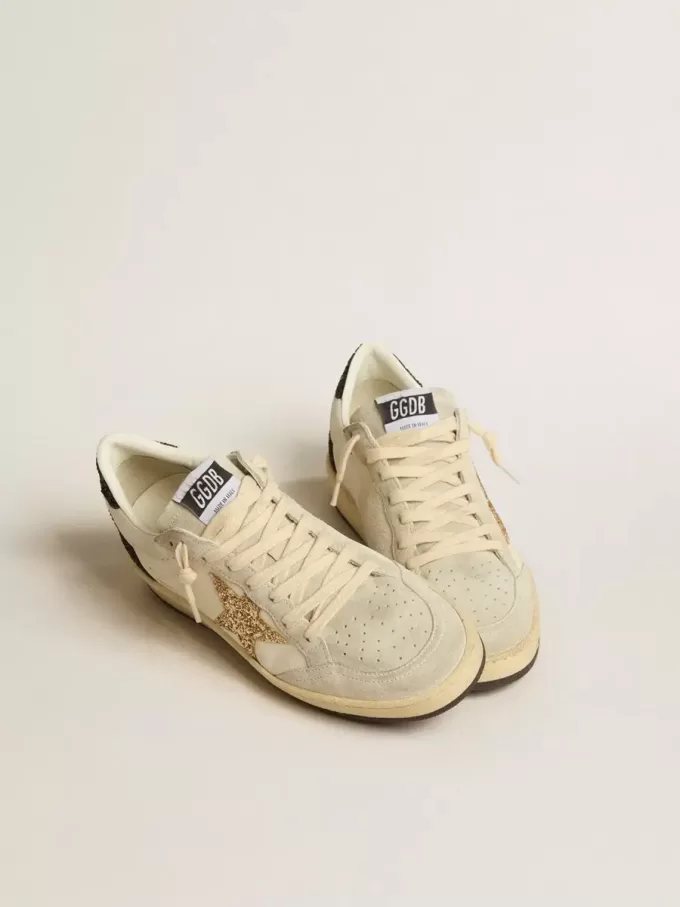 Ball Star LTD da donna in nappa e pelle scamosciata con stella glitterata e linguetta nera sul tallone Ball Star LTD da donna in nappa e pelle scamosciata con stella glitterata e linguetta nera sul tallone