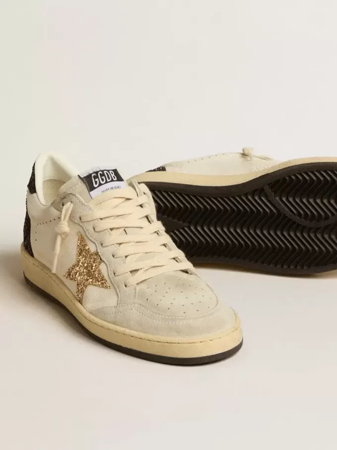 Ball Star LTD da donna in nappa e pelle scamosciata con stella glitterata e linguetta nera sul tallone Ball Star LTD da donna in nappa e pelle scamosciata con stella glitterata e linguetta nera sul tallone
