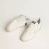 Ball Star LTD in color crema con stella in pelle scamosciata bianca e linguetta sul tallone in pelle metallizzata argento Ball Star LTD in color crema con stella in pelle scamosciata bianca e linguetta sul tallone in pelle metallizzata argento