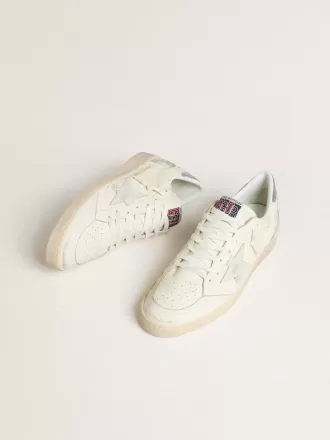 Ball Star LTD in color crema con stella in pelle scamosciata bianca e linguetta sul tallone in pelle metallizzata argento Ball Star LTD in color crema con stella in pelle scamosciata bianca e linguetta sul tallone in pelle metallizzata argento