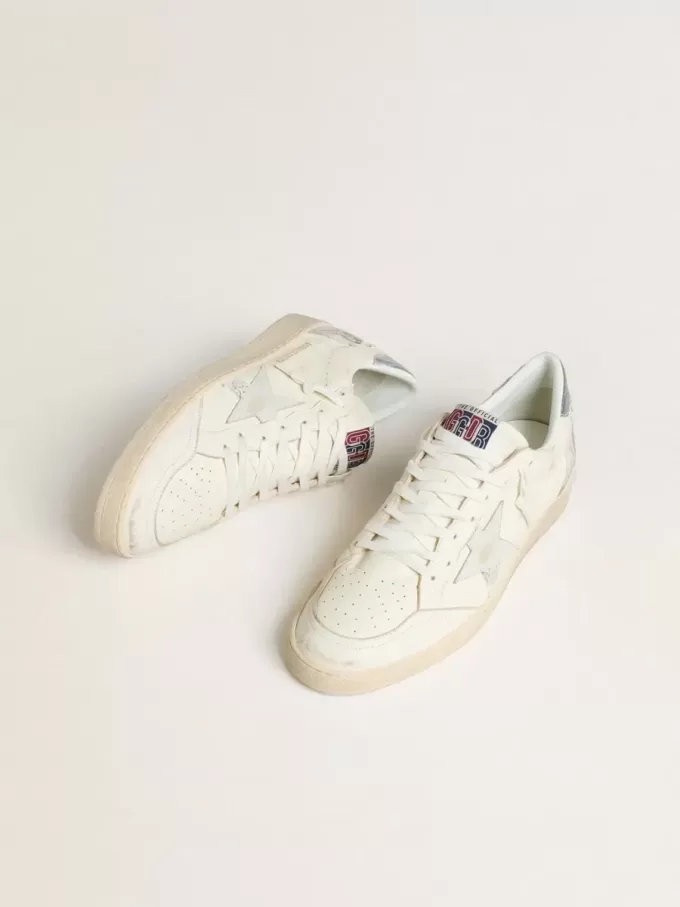 Ball Star LTD in color crema con stella in pelle scamosciata bianca e linguetta sul tallone in pelle metallizzata argento Ball Star LTD in color crema con stella in pelle scamosciata bianca e linguetta sul tallone in pelle metallizzata argento