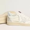Ball Star LTD in color crema con stella in pelle scamosciata bianca e linguetta sul tallone in pelle metallizzata argento Ball Star LTD in color crema con stella in pelle scamosciata bianca e linguetta sul tallone in pelle metallizzata argento