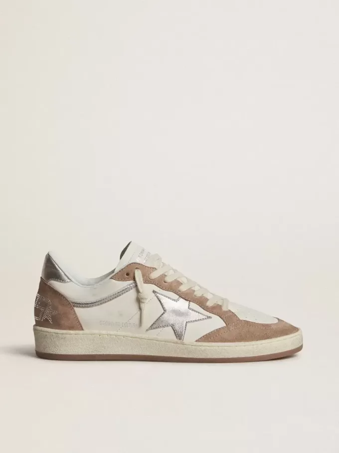 Ball Star LTD in pelle nappa bianca e pelle scamosciata rosa antico con stella e linguetta sul tallone in pelle metallizzata argento Ball Star LTD in pelle nappa bianca e pelle scamosciata rosa antico con stella e linguetta sul tallone in pelle metallizzata argento