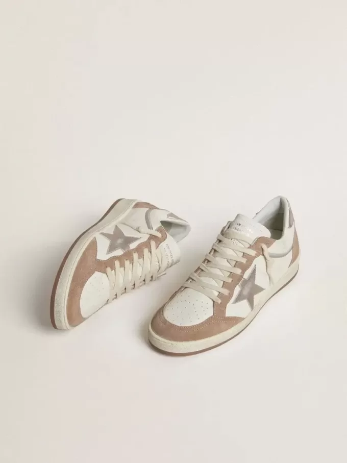 Ball Star LTD in pelle nappa bianca e pelle scamosciata rosa antico con stella e linguetta sul tallone in pelle metallizzata argento Ball Star LTD in pelle nappa bianca e pelle scamosciata rosa antico con stella e linguetta sul tallone in pelle metallizzata argento