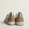 Ball Star LTD in pelle nappa bianca e pelle scamosciata rosa antico con stella e linguetta sul tallone in pelle metallizzata argento Ball Star LTD in pelle nappa bianca e pelle scamosciata rosa antico con stella e linguetta sul tallone in pelle metallizzata argento