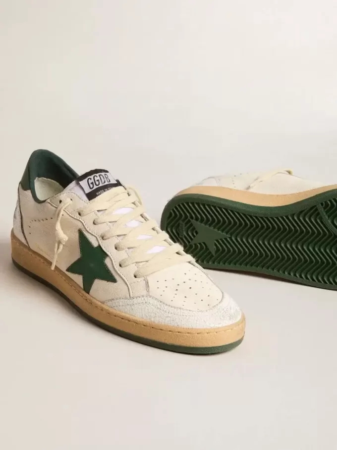 Ball Star Wishes da uomo in nappa bianca con stella e linguetta sul tallone in pelle verde Ball Star Wishes da uomo in nappa bianca con stella e linguetta sul tallone in pelle verde
