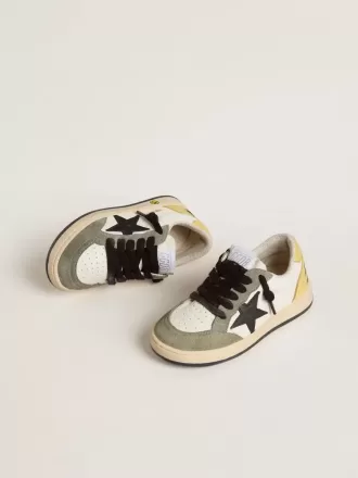 Ball Star Young in nappa bianca con inserti in pelle scamosciata verde scuro e stella nera