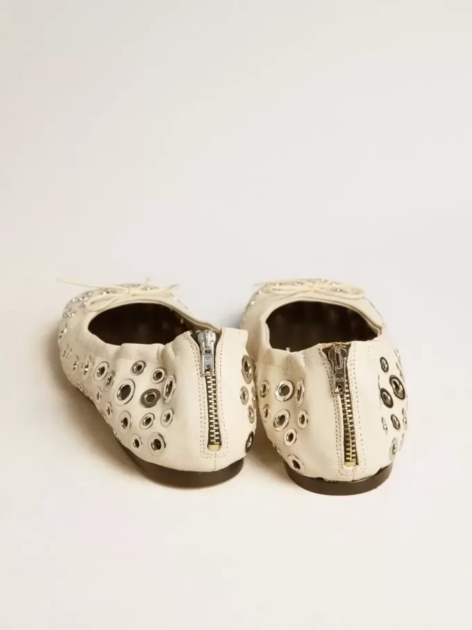 Ballerine Amy in nappa bianca con borchie color argento
